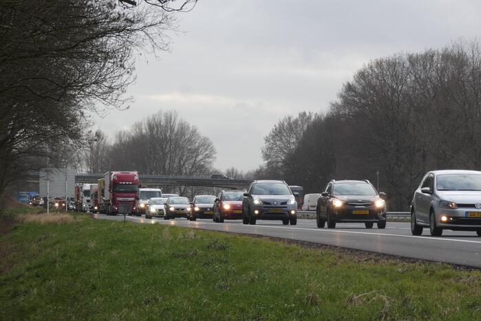 File na aanrijding tussen drie voertuigen
