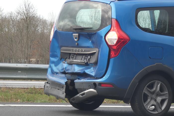 File na aanrijding tussen drie voertuigen