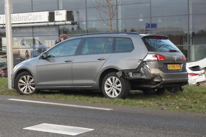 Bestuurders zien elkaar over het hoofd en komen in botsing