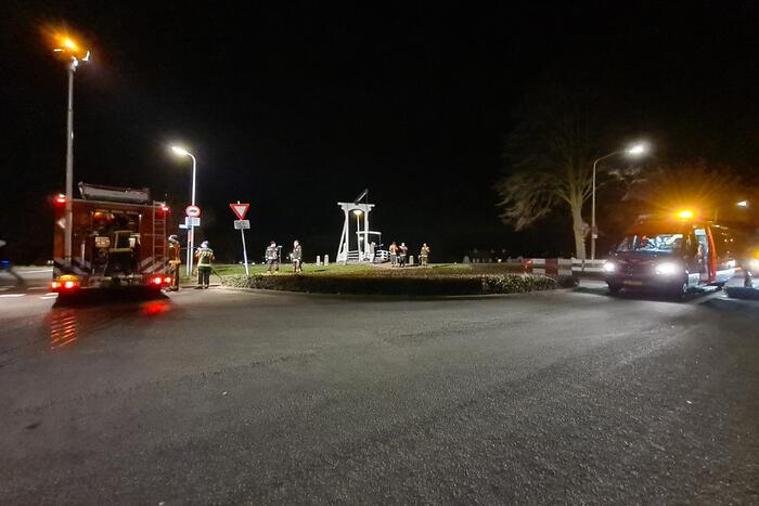 Brandweer zoekt in het water naar persoon