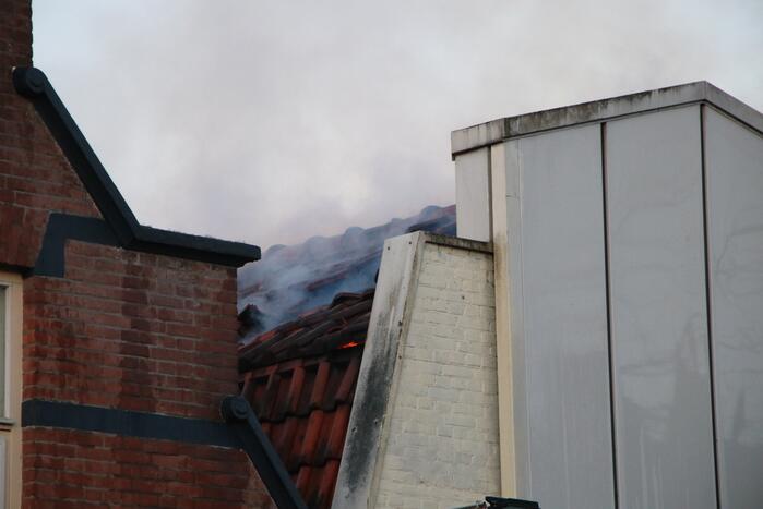 Grote uitslaande brand bij restaurant