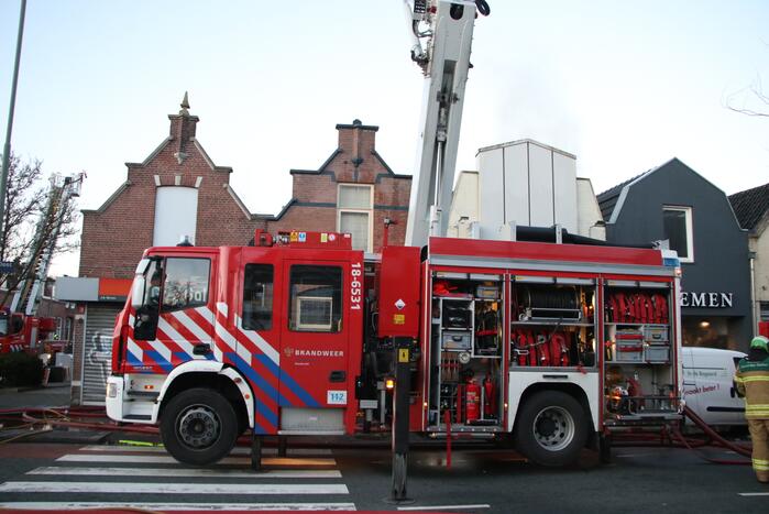 Grote uitslaande brand bij restaurant