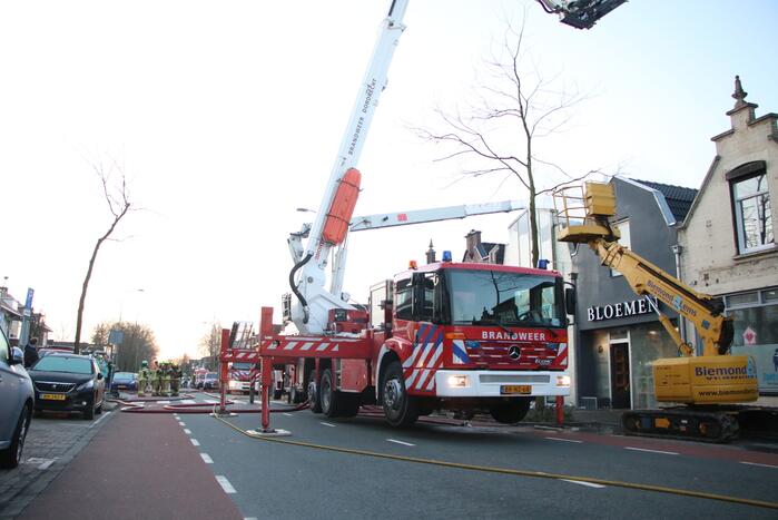 Grote uitslaande brand bij restaurant