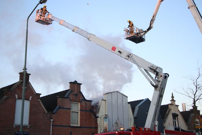 Grote uitslaande brand bij restaurant