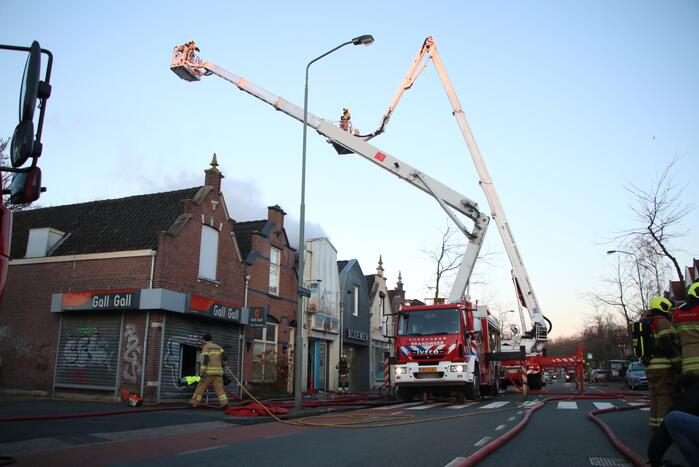 Grote uitslaande brand bij restaurant