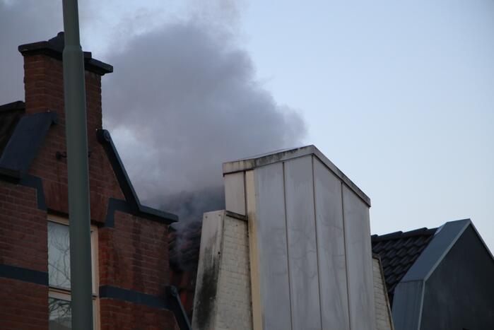 Grote uitslaande brand bij restaurant