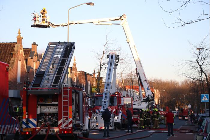 Grote uitslaande brand bij restaurant
