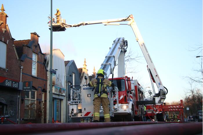 Grote uitslaande brand bij restaurant