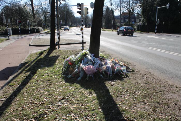 Bloemen voor omgekomen 17-jarige scooterrijder