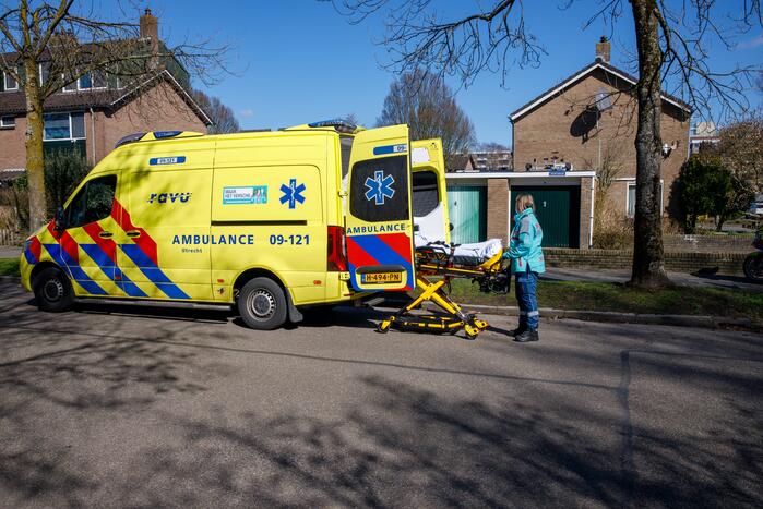 Man op leeftijd botst op voorganger