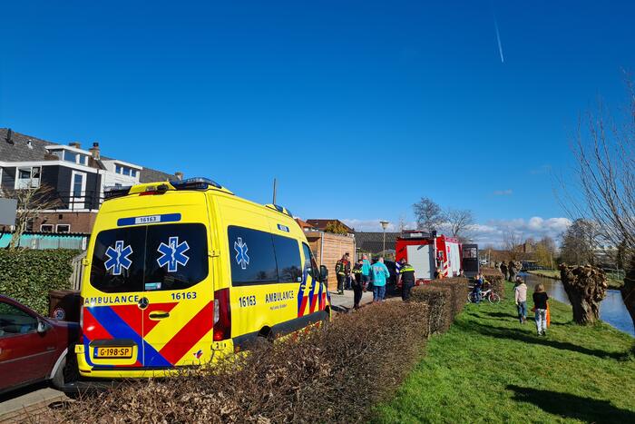 Smeulende barbecue zorgt voor brand