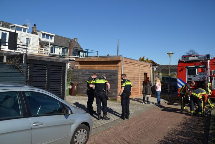 Smeulende barbecue zorgt voor brand