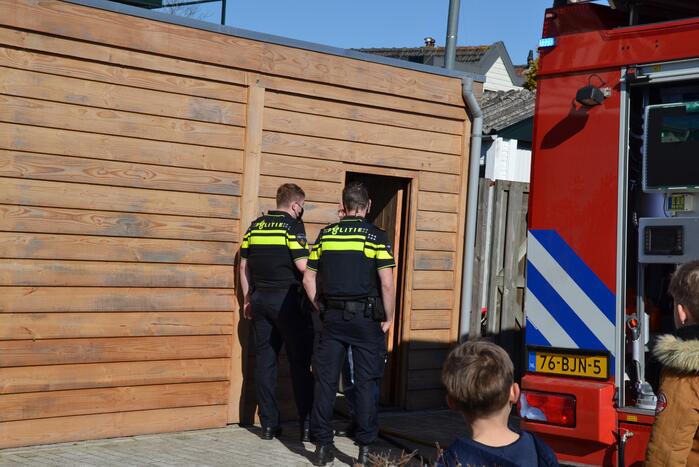 Smeulende barbecue zorgt voor brand