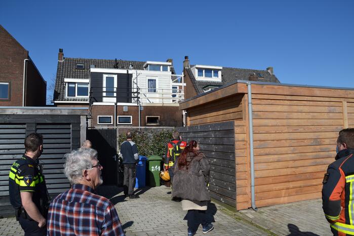 Smeulende barbecue zorgt voor brand