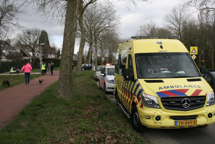 Auto's botsen voor oversteek