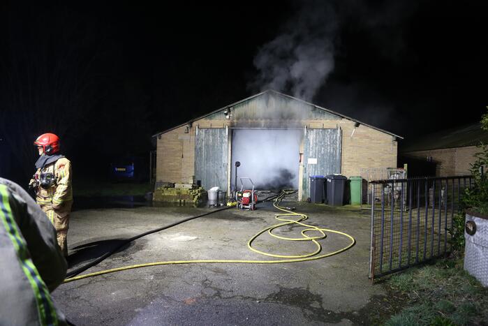 Veel rook bij brand in loods