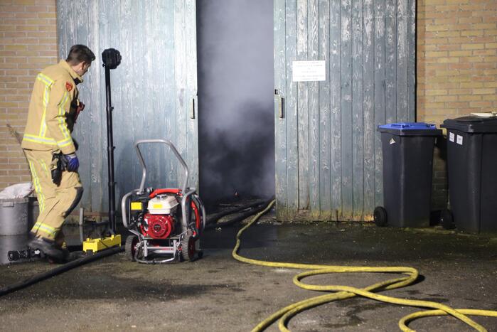 Veel rook bij brand in loods
