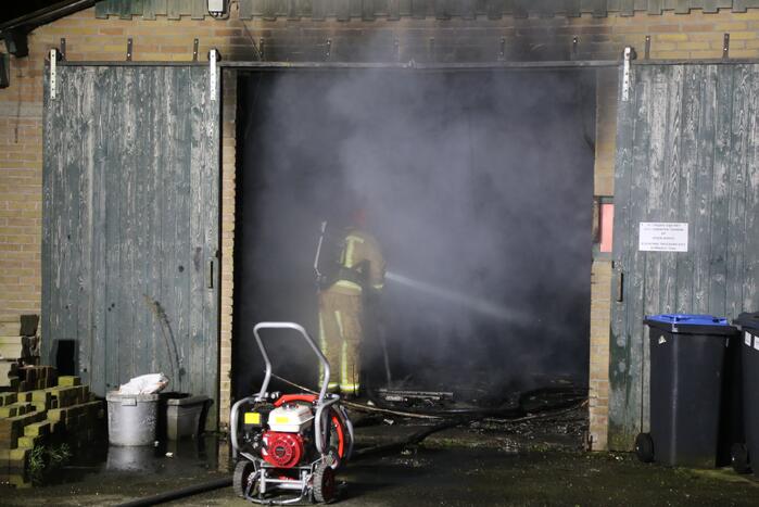 Veel rook bij brand in loods