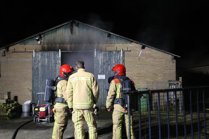 Veel rook bij brand in loods