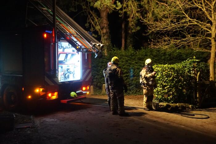 Brand op dak van vakantiewoning