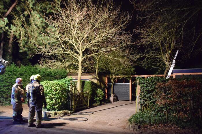 Brand op dak van vakantiewoning