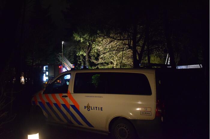 Brand op dak van vakantiewoning