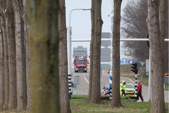 Enorme rookwolken bij grote brand in bedrijfspand