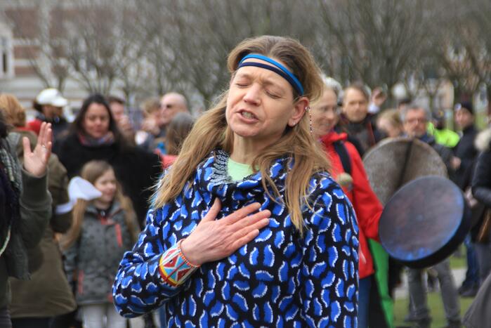 Opnieuw verzamelen demonstranten zich op het Museumplein