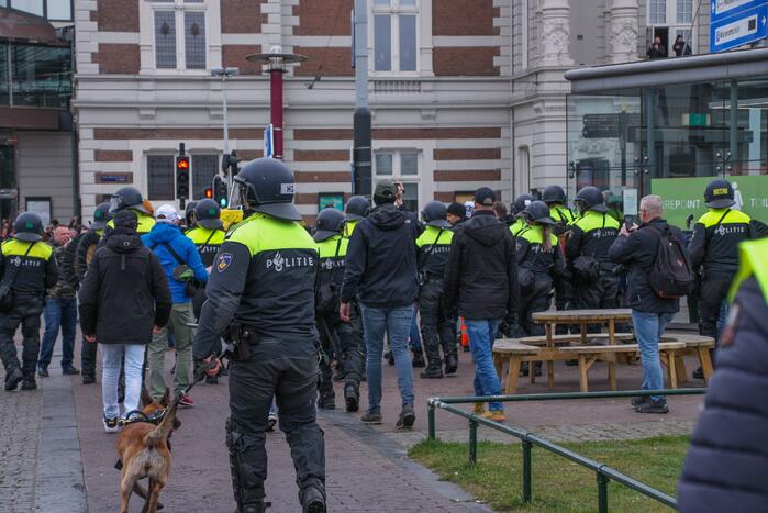 Opnieuw verzamelen demonstranten zich op het Museumplein