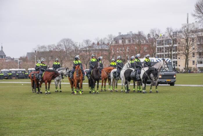 Opnieuw verzamelen demonstranten zich op het Museumplein