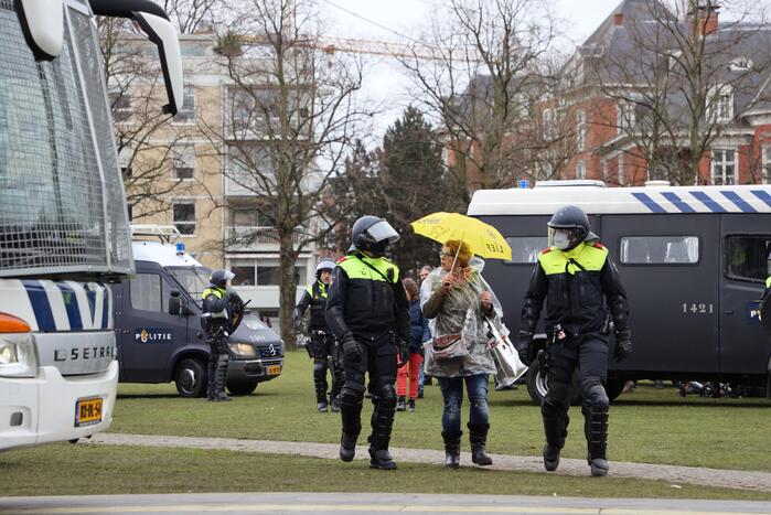 Opnieuw verzamelen demonstranten zich op het Museumplein