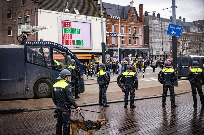 Opnieuw verzamelen demonstranten zich op het Museumplein