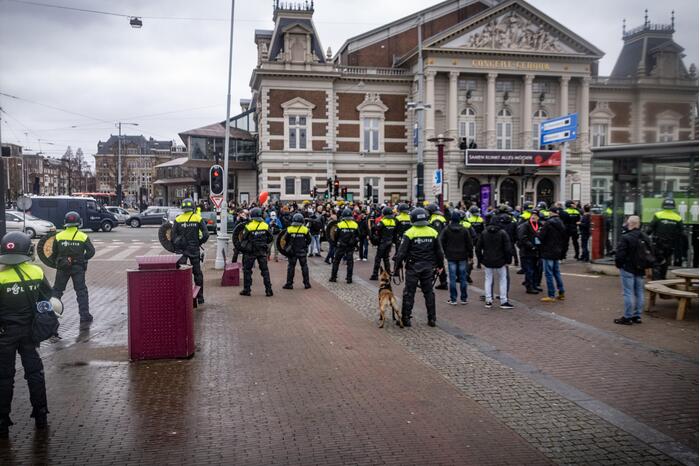 Opnieuw verzamelen demonstranten zich op het Museumplein