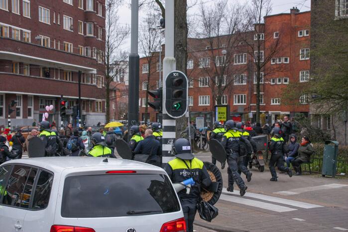 Opnieuw verzamelen demonstranten zich op het Museumplein