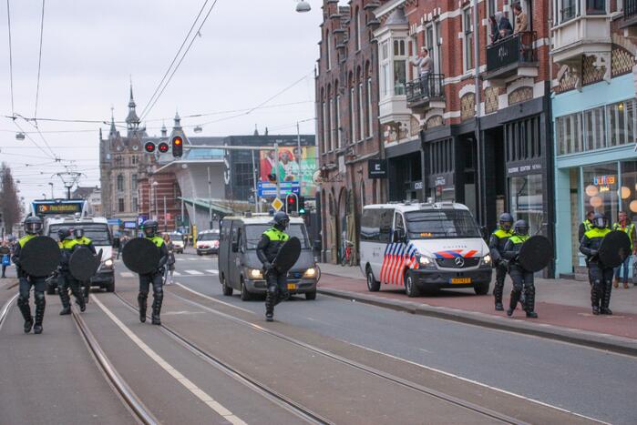 Opnieuw verzamelen demonstranten zich op het Museumplein
