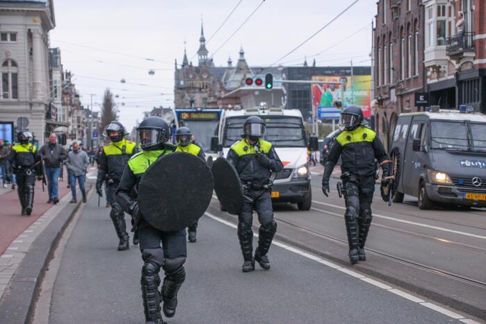 Opnieuw verzamelen demonstranten zich op het Museumplein
