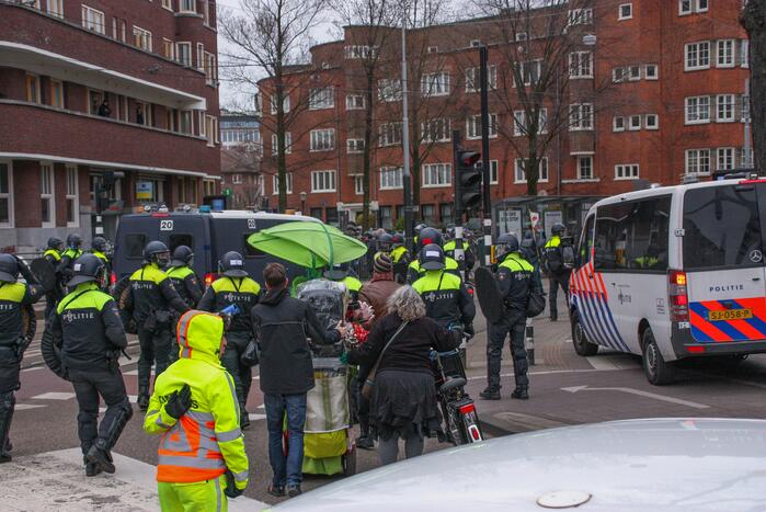 Opnieuw verzamelen demonstranten zich op het Museumplein