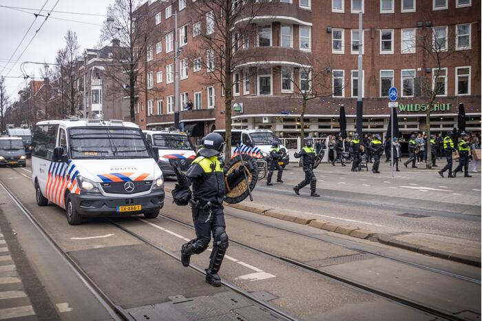 Opnieuw verzamelen demonstranten zich op het Museumplein