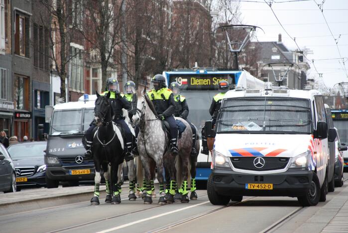 Opnieuw verzamelen demonstranten zich op het Museumplein