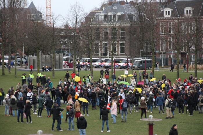 Opnieuw verzamelen demonstranten zich op het Museumplein