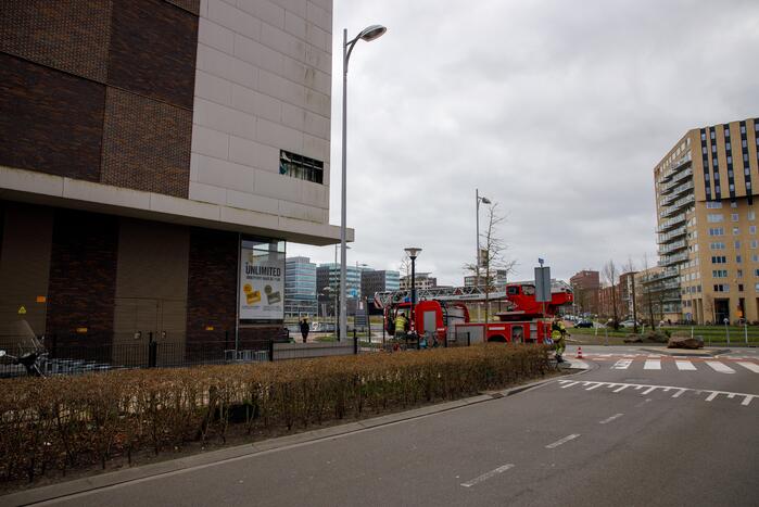 Gevelplaten Pathé-bioscoop losgewaaid