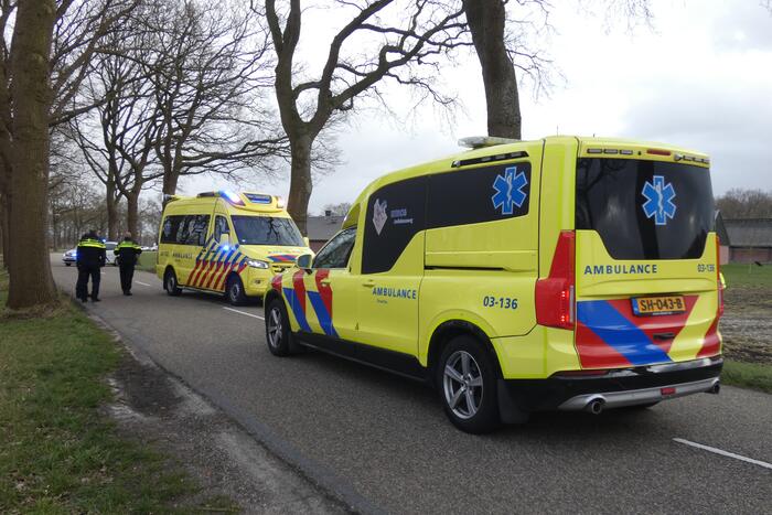 Persoon gewond bij botsing met boom