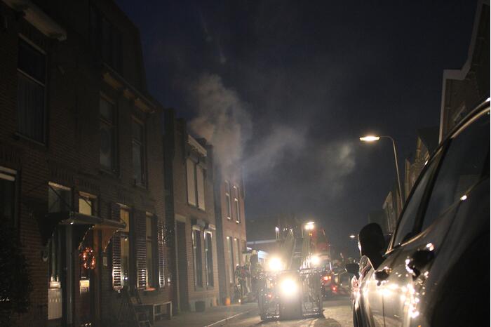 Veel rook door schoorsteenbrand