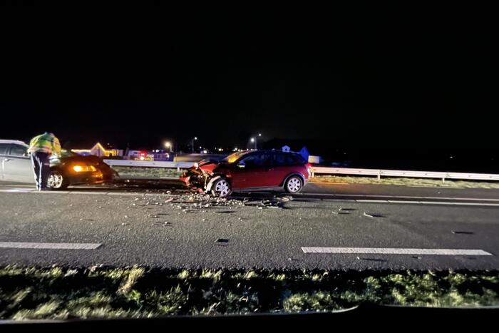 Persoon gewond bij frontale botsing
