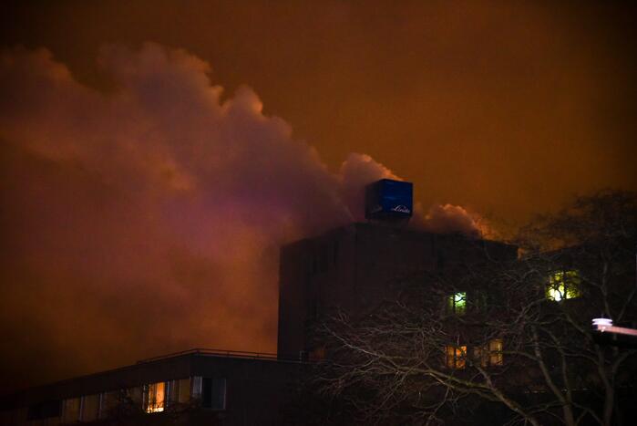 Veel rookontwikkeling bij brand in kantoorpand