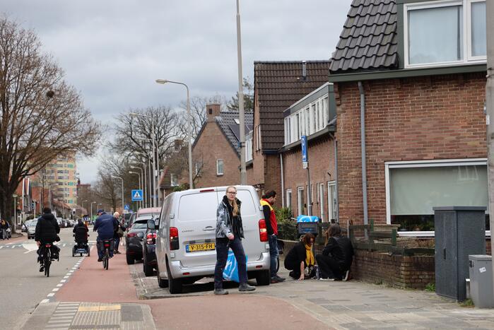 Fietsster gewond door botsing tegen portier