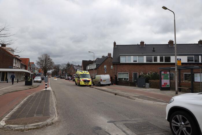 Fietsster gewond door botsing tegen portier