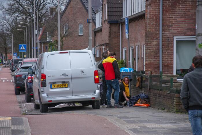 Fietsster gewond door botsing tegen portier