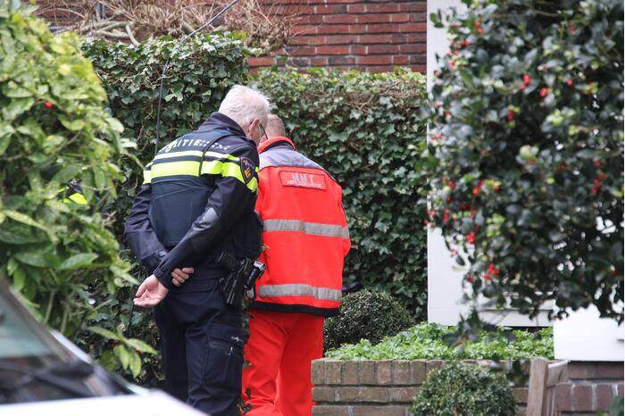 Man valt van dak en raakt gewond