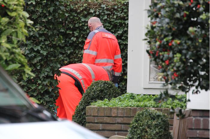 Man valt van dak en raakt gewond